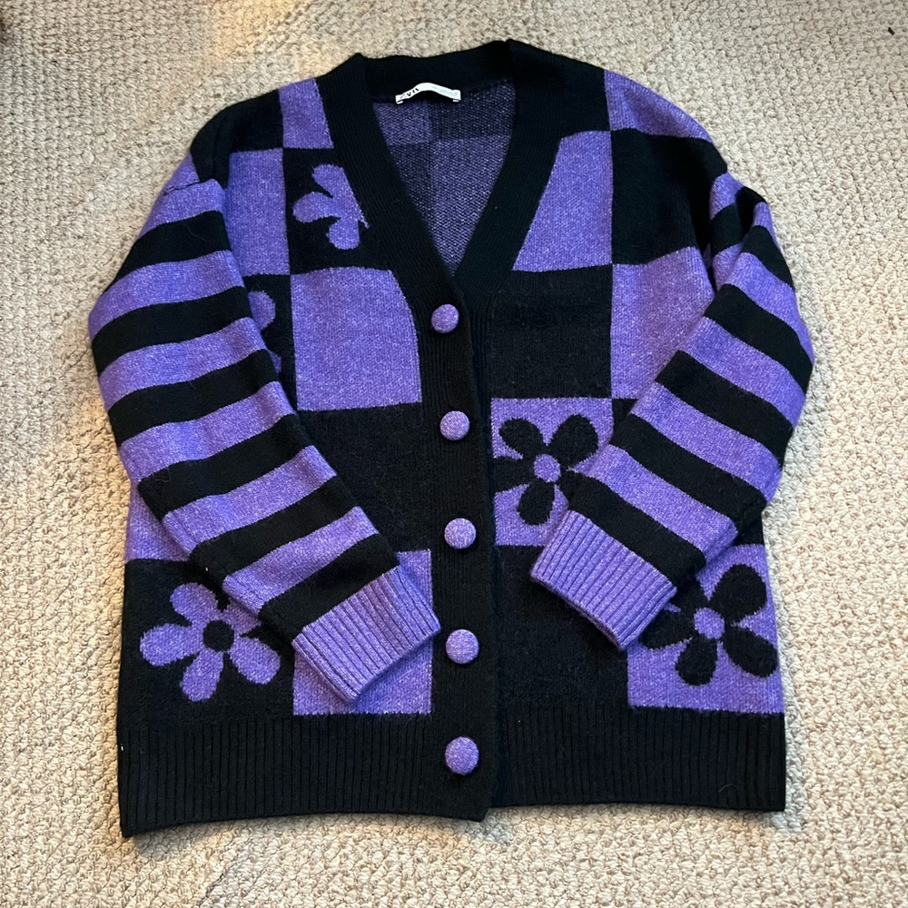 Flower sweater black and purple